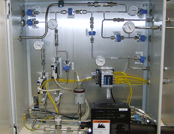 Flow control system for DEZ-vapour and other process gases.