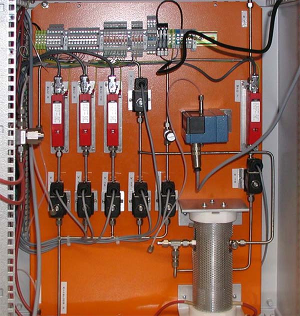 System for the simulation of pollution in air. System is used to test respiratory filters.
