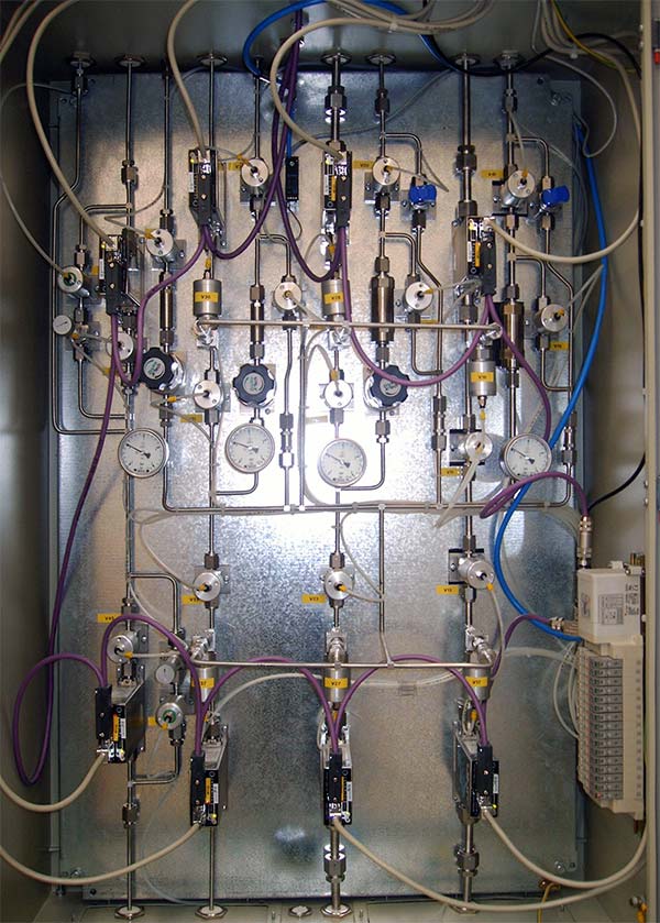 Gas control for 4 process gases, gas inlet and MFCs for the supply of two CVD processes.