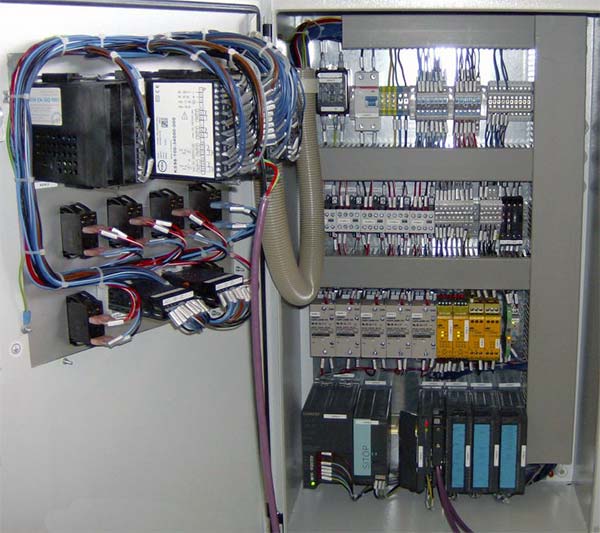 Control box of a vaporizer system – inside view.