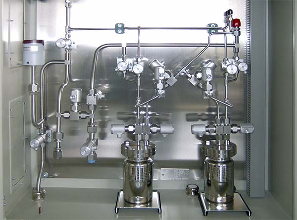 System for the supply of 2 precursors for a liquid flow control with subsequent flash vaporization.