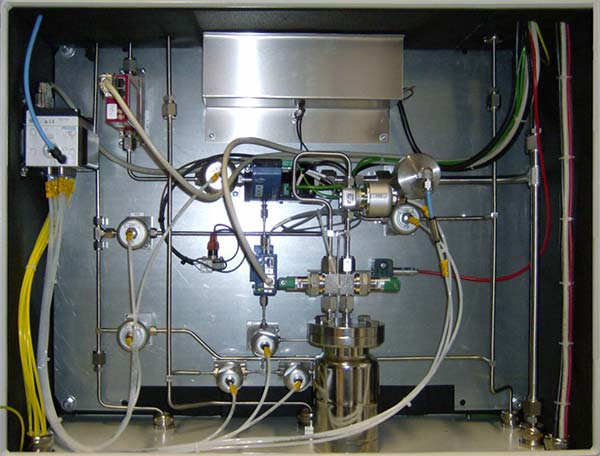System for liquid flow control of TTIP with subsequent flash vaporization – with carrier gas.