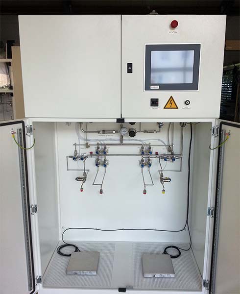 Supply system for 2 supply cylinders of the same precursor with automatic switch-over, control system to purge the connecting lines before and after change of supply cylinders.