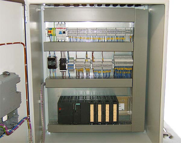 Control for supply systems with 2 precursors, each in 200 litre barrels